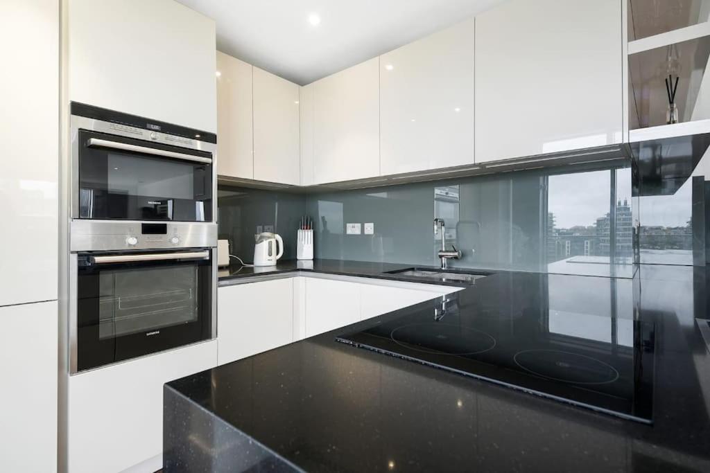 2 Bed Riverside Apartment London
