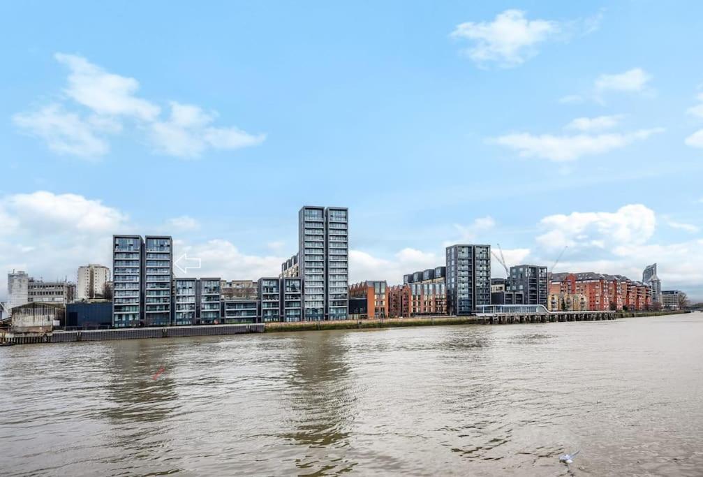 Appartamento 2 Bed Riverside Londra