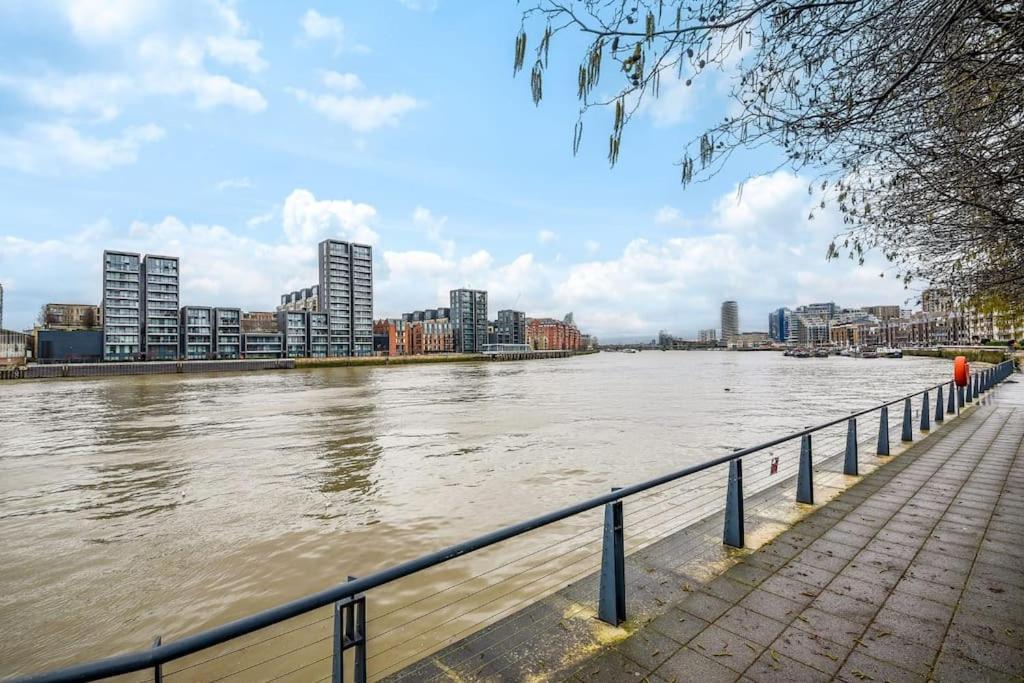 2 Bed Riverside Apartment *
